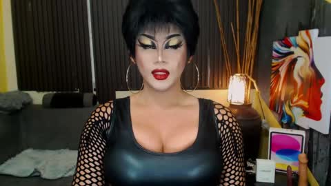 Snapshot of tsmamahmerslove chatting on 05/06/26, 11:10 Nicoleeee online show from 05/06/26, 11:10