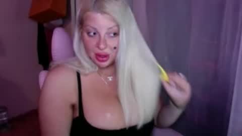 Snapshot of tstinadoll chatting on 06/17/26, 04:19 xTinnaaaaa online show from 06/17/26, 04:19