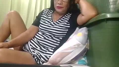 Snapshot of tuchmegently chatting on 10/29/25, 10:44 Mae online show from 10/29/25, 10:44