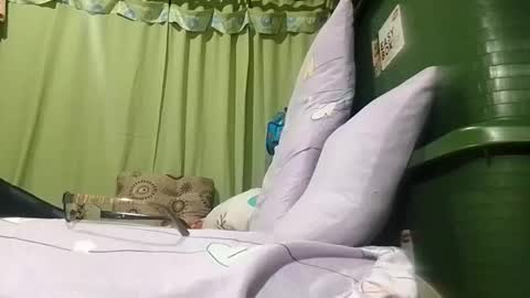 Snapshot of tuchmegently chatting on 11/06/25, 08:54 Mae online show from 11/06/25, 08:54