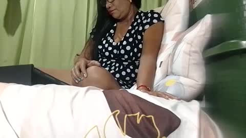 Snapshot of tuchmegently chatting on 11/12/25, 10:09 Mae online show from 11/12/25, 10:09