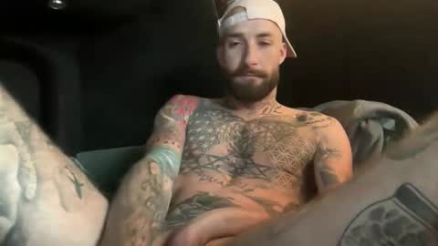 Tuhands online show from 10/24/25, 01:29