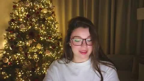 Snapshot of tutti_frutti_ chatting on 12/19/25, 08:27 Ariana online show from 12/19/25, 08:27