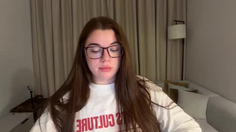 Snapshot of tutti_frutti_ chatting on 03/15/26, 09:32 Ariana online show from 03/15/26, 09:32