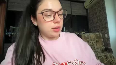 Snapshot of tutti_frutti_ chatting on 05/08/26, 06:19 Ariana online show from 05/08/26, 06:19