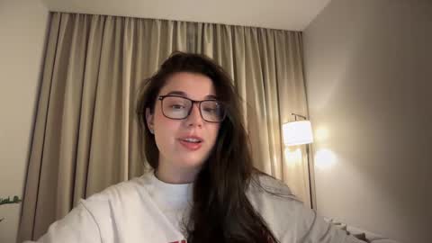 Snapshot of tutti_frutti_ chatting on 05/19/26, 08:48 Ariana online show from 05/19/26, 08:48