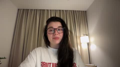 Snapshot of tutti_frutti_ chatting on 05/21/26, 09:22 Ariana online show from 05/21/26, 09:22