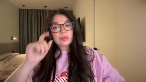 Snapshot of tutti_frutti_ chatting on 06/02/26, 08:33 Ariana online show from 06/02/26, 08:33