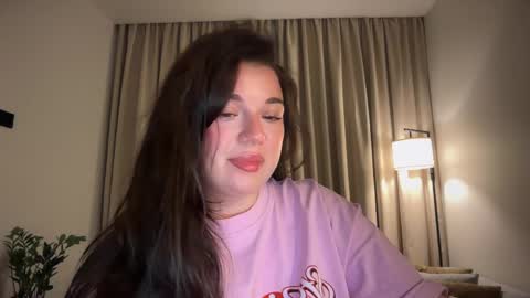 Snapshot of tutti_frutti_ chatting on 06/04/26, 08:37 Ariana online show from 06/04/26, 08:37
