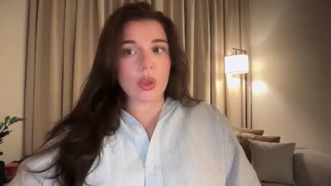 Snapshot of tutti_frutti_ chatting on 06/12/26, 09:03 Ariana online show from 06/12/26, 09:03