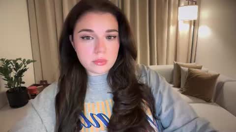 Snapshot of tutti_frutti_ chatting on 06/19/26, 08:12 Ariana online show from 06/19/26, 08:12