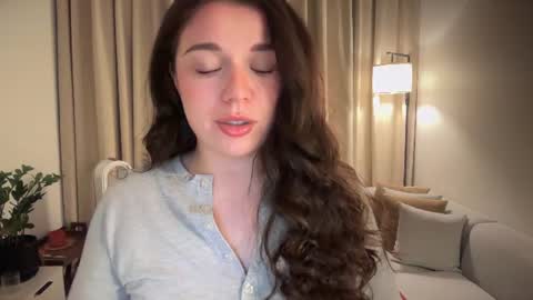 Snapshot of tutti_frutti_ chatting on 07/06/26, 08:11 Ariana online show from 07/06/26, 08:11