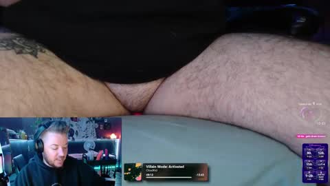 Snapshot of tuxedomasc95 chatting on 10/22/25, 01:39 Alfie online show from 10/22/25, 01:39