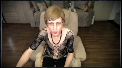 Snapshot of tvclementine chatting on 11/03/25, 08:04 Clementine online show from 11/03/25, 08:04