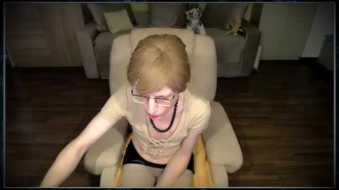 Snapshot of tvclementine chatting on 12/05/25, 08:45 Clementine online show from 12/05/25, 08:45