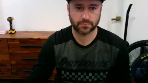 twattickler96 online show from 11/12/25, 05:46