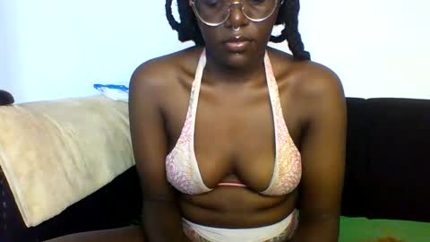 Snapshot of twerking_cheek_1 chatting on 01/29/25, 12:35 Alma online show from 01/29/25, 12:35