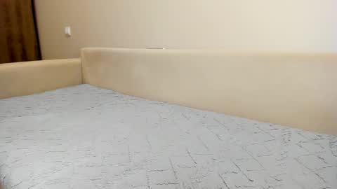 new hot online show from 10/17/25, 04:15