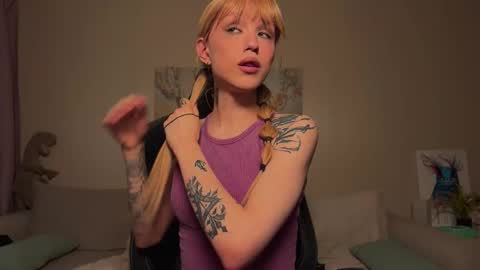 Maria 3 online show from 10/22/25, 05:52