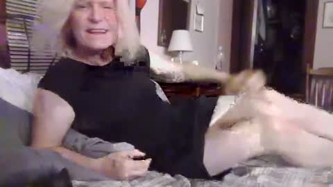 Snapshot of twin53 chatting on 07/11/26, 05:32 Kitten online show from 07/11/26, 05:32