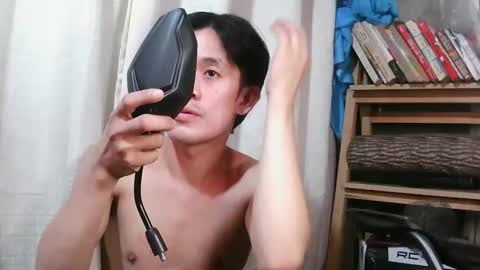 Snapshot of twink_lester chatting on 10/24/25, 08:22 twink_lester online show from 10/24/25, 08:22