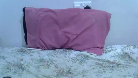 Snapshot of twinkle_tia chatting on 09/19/25, 02:18 BABY TIA online show from 09/19/25, 02:18