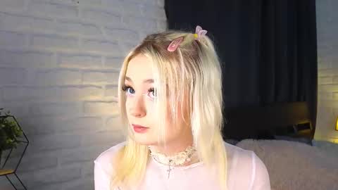 twinklefluff online show from 09/28/25, 03:50