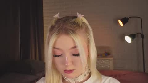 twinklefluff online show from 10/19/25, 04:07