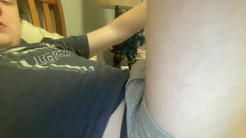 Snapshot of twinkmikexxx12 chatting on 12/14/25, 01:44 mike online show from 12/14/25, 01:44