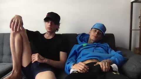 Snapshot of twinksguys360 chatting on 09/22/25, 04:53 Derrick online show from 09/22/25, 04:53