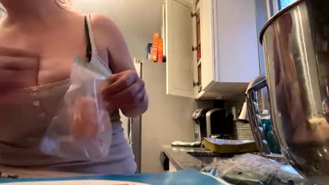 Snapshot of twinpeaks22 chatting on 02/06/25, 11:04 Milfwtwinpeaks online show from 02/06/25, 11:04