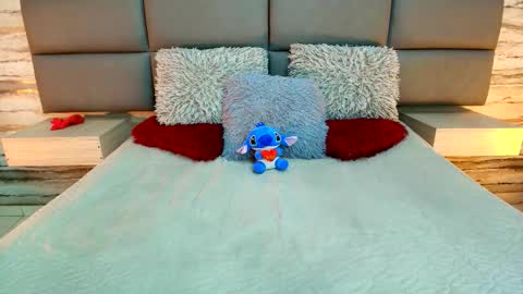 twinslovers_ online show from 10/16/25, 09:38