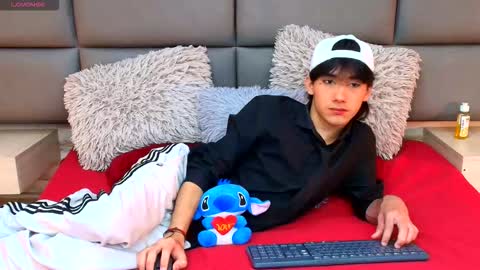 twinslovers_ online show from 10/24/25, 12:52