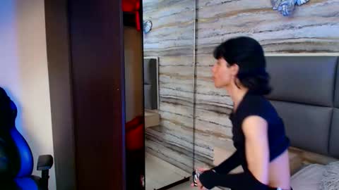 twinslovers_ online show from 11/21/25, 03:38