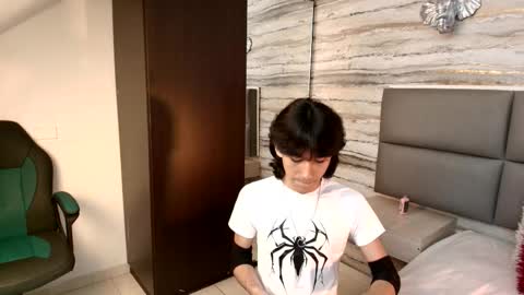 twinslovers_ online show from 11/27/25, 04:03