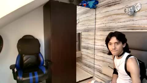 twinslovers_ online show from 12/01/25, 09:53