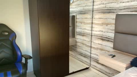 twinslovers_ online show from 12/15/25, 03:33