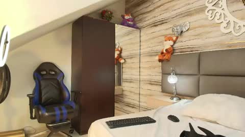 twinslovers_ online show from 05/11/26, 04:29