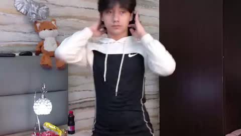twinslovers_ online show from 06/12/26, 04:55