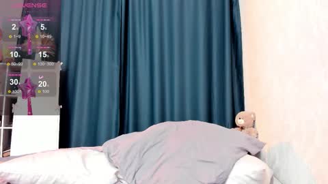 Snapshot of twintoyss chatting on 12/19/25, 02:40 SophiAlex online show from 12/19/25, 02:40