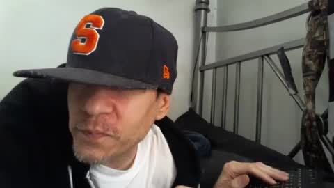 Snapshot of twistedvanilla chatting on 12/14/24, 08:40 twistedvanilla online show from 12/14/24, 08:40