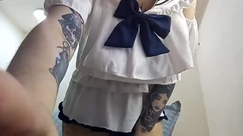 Snapshot of two_souls69 chatting on 11/05/25, 09:15 Matt online show from 11/05/25, 09:15