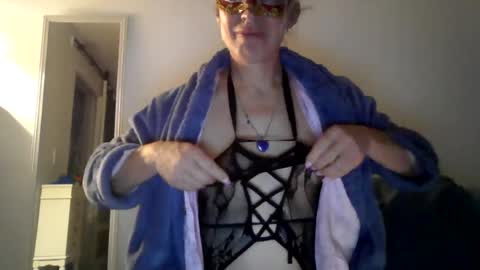 Snapshot of twoboobsonepenis chatting on 06/11/26, 04:10 twoboobsonepenis online show from 06/11/26, 04:10