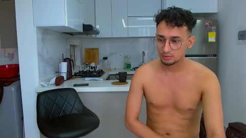 twoboyshot24 online show from 10/04/25, 12:25