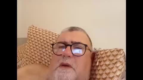 Snapshot of twohats2810 chatting on 12/01/25, 07:08 twohats2810 online show from 12/01/25, 07:08