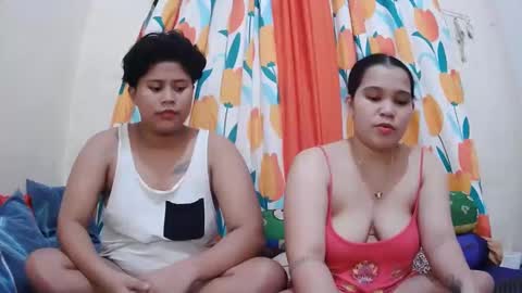 Snapshot of twowetcuties chatting on 02/12/25, 08:38 Lyn and lea online show from 02/12/25, 08:38