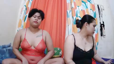 Snapshot of twowetcuties chatting on 02/18/25, 09:21 Lyn and lea online show from 02/18/25, 09:21