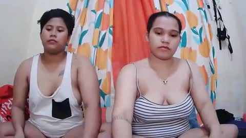 Snapshot of twowetcuties chatting on 03/11/25, 10:40 Lyn and lea online show from 03/11/25, 10:40