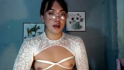 Snapshot of tyla_23 chatting on 04/22/26, 07:00 Tyla online show from 04/22/26, 07:00
