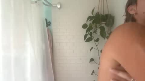 Snapshot of tylababyy chatting on 10/27/25, 04:11 tylababyy online show from 10/27/25, 04:11